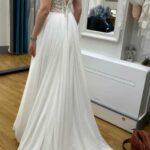 Essayage d'une robe de mariée à la boutique de cymbeline annecy