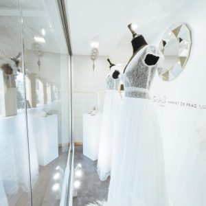Vitrine de robes de mariée Cymbeline à Annecy
